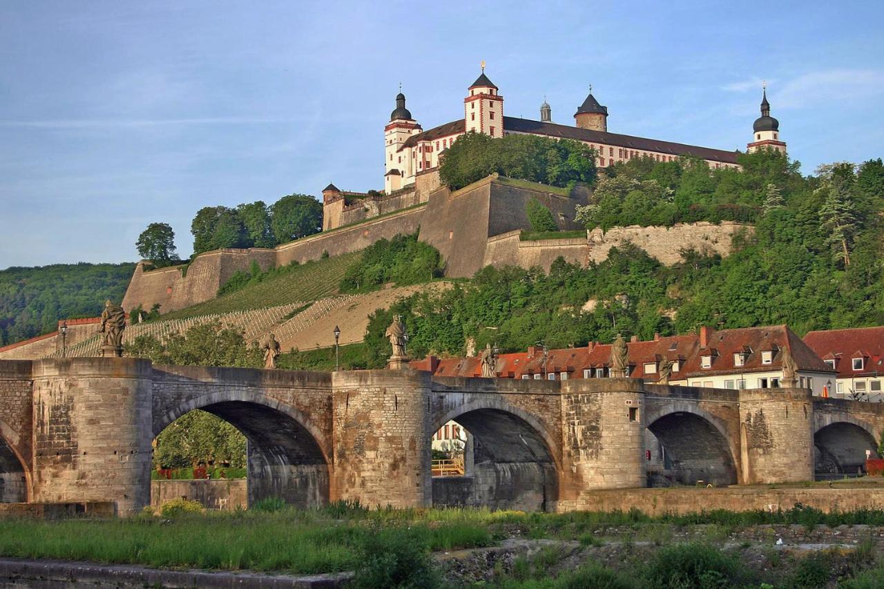 Privatzimmer Nahe Bahnhof Und City Appartement Würzburg Buitenkant foto